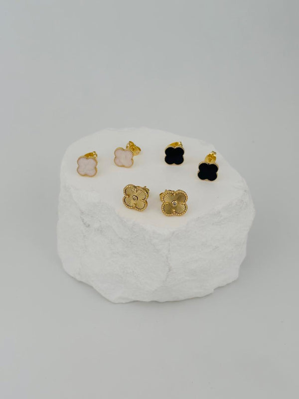 Aretes blanco, Negro y Dorado Trebol Mediano LADO19