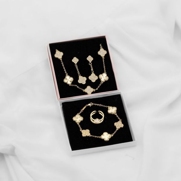 Set Dorado con circonitas y arete colgante  VC-SET12